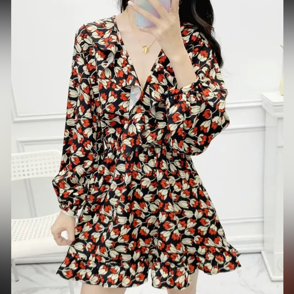 Women’s stylish dress size small NWT